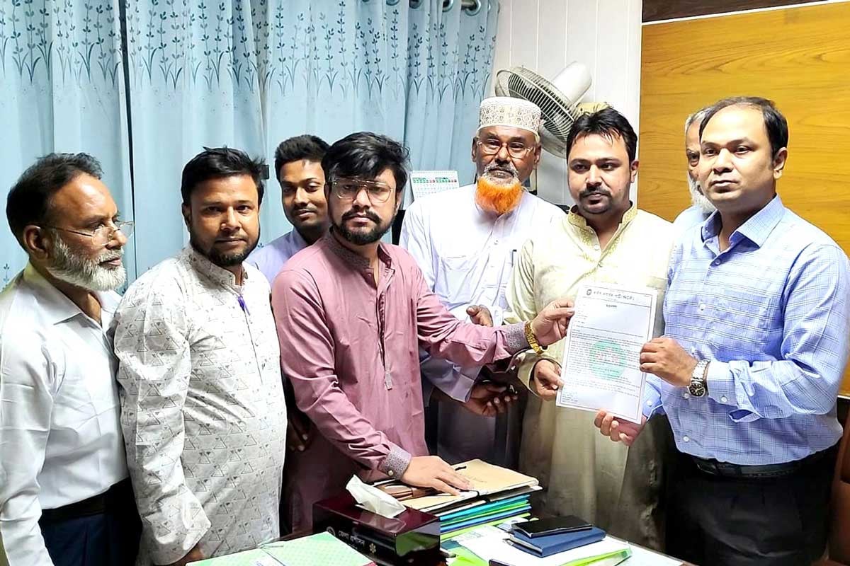 ৭ দফা দাবিতে ঠাকুরগাঁওয়ে জেলা প্রশাসককে স্মারকলিপি