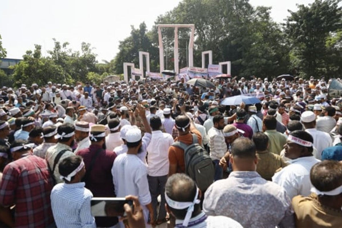 আমরণ অনশনে অসুস্থ হয়ে পড়েছেন চার শিক্ষক