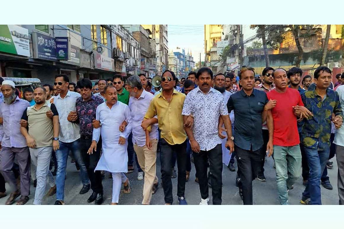 এ কে আজাদকে গ্রেফতারের দাবিতে ফরিদপুরে বিক্ষোভ মিছিল