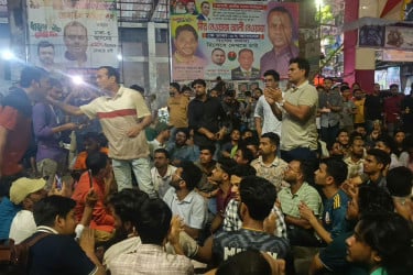 জবি ছাত্রদল নেতা হত্যার বিচার দাবিতে বিক্ষোভ মিছিল ও সড়ক অবরোধ