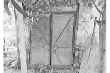 অকেজো পাম্প, সেচ নিয়ে দুশ্চিন্তায় কৃষক