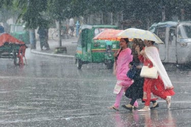 দুপুরের মধ্যে ৬ জেলায় ঝড়বৃষ্টির আভাস