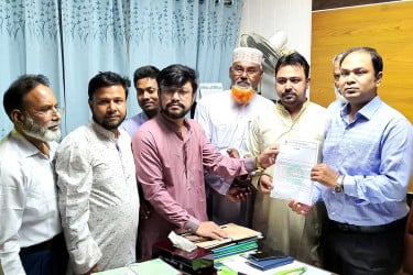 ৭ দফা দাবিতে ঠাকুরগাঁওয়ে জেলা প্রশাসককে স্মারকলিপি