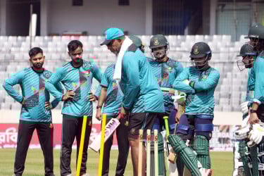 মিরপুরে টাইগারদের ব্যতিক্রমী অনুশীলন, ব্যাটারদের ‘ফুটওয়ার্ক’ ঝালাই