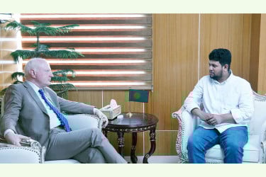 গণমাধ্যমের ওপর কোনো ধরনের চাপ নেই: তথ্য উপদেষ্টা