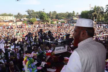 জন্ম নিয়েই বাপের সঙ্গে পাল্লা দিও না: গোলাম পরওয়ার