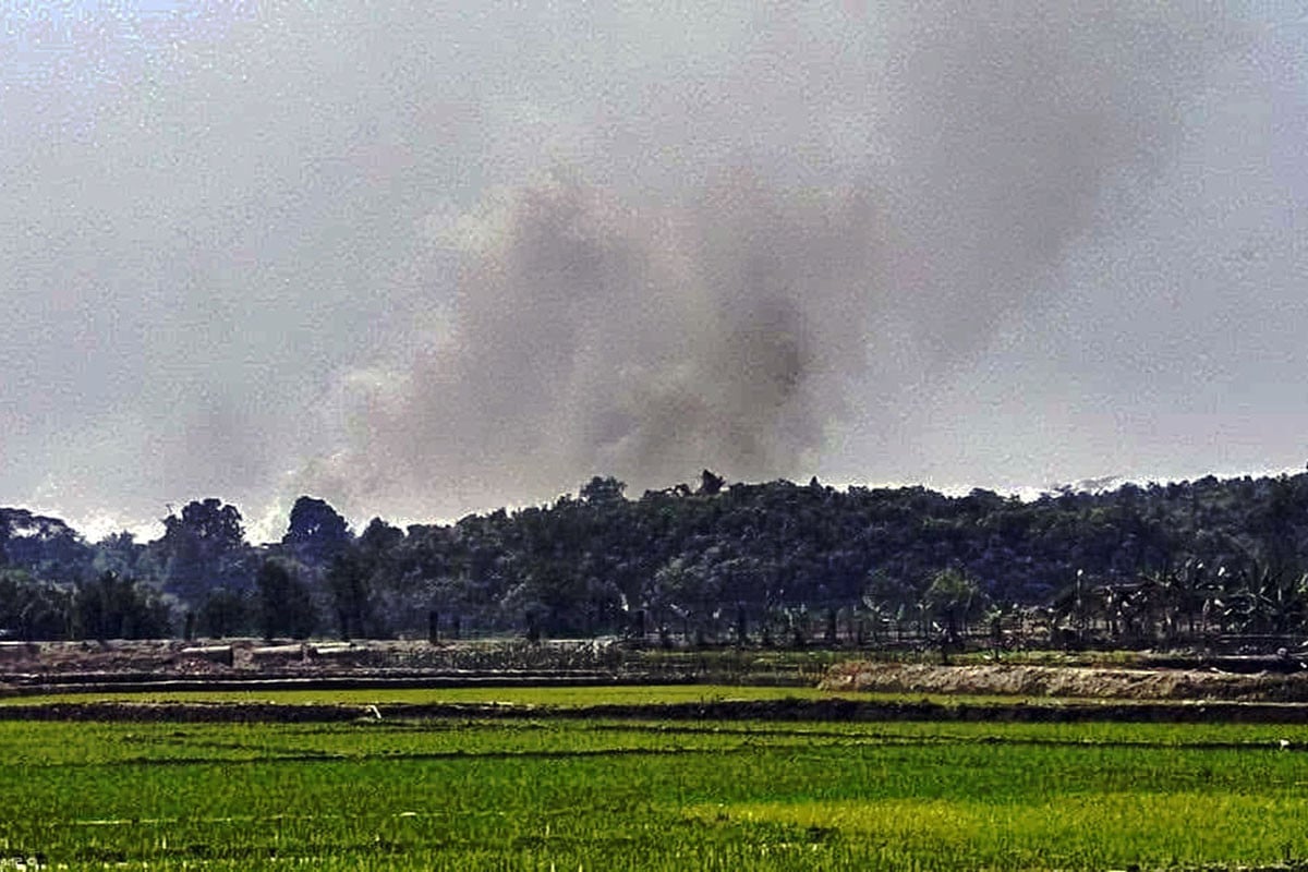 নাইক্ষ্যংছড়ি সীমান্তের ওপারে তীব্র গোলাগুলি, এপারে আতঙ্ক