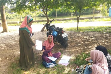 স্তন ক্যানসার সচেতনতায় সরকারি আজিজুল হক কলেজে শুভসংঘের ক্যাম্পেইন