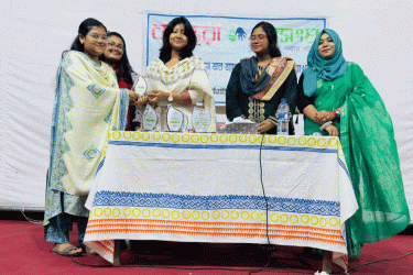বসুন্ধরা শুভসংঘ বিতর্ক প্রতিযোগিতায় বিজয়ী সরকারি দল