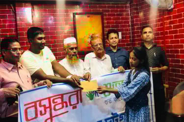 মেধাবী শিক্ষার্থী সানজিদার পাশে বসুন্ধরা শুভসংঘ
