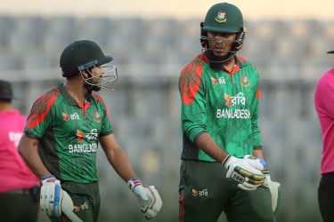 রিশাদের ব্যাটে ঝড়, বাংলাদেশের সংগ্রহ ২১৩