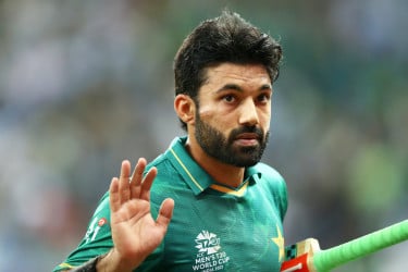 রিজওয়ানকে অধিনায়কত্ব থেকে সরানোয় তীব্র সমালোচনা আমিরের