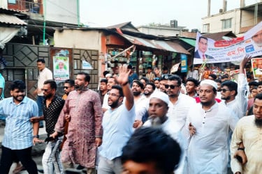 সিদ্ধিরগঞ্জে বিএনপির ৩১ দফার লিফলেট বিতরণ
