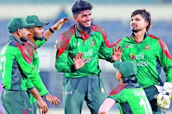 শ্বাসরুদ্ধকর ম্যাচে হেরে গেল বাংলাদেশ