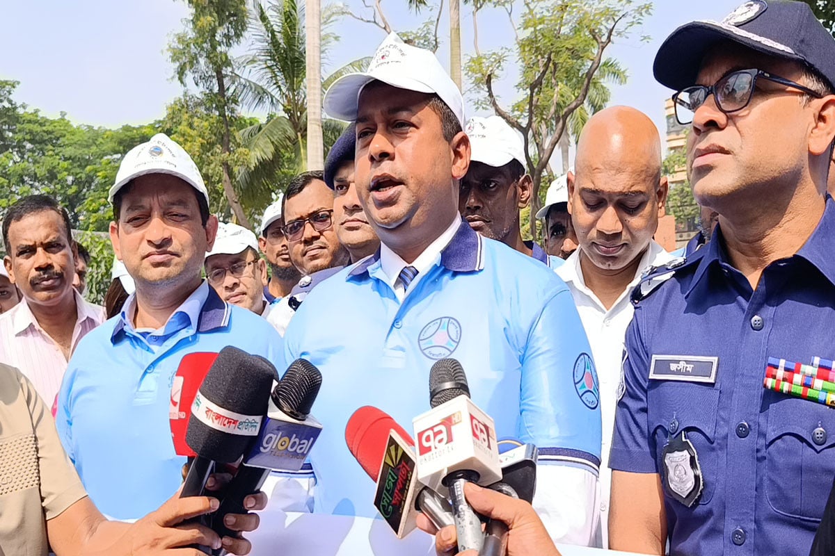 গাড়ির গতি নিয়ন্ত্রণ না করলে জীবনের নিয়ন্ত্রণ থাকে না : নারায়ণগঞ্জের ডিসি
