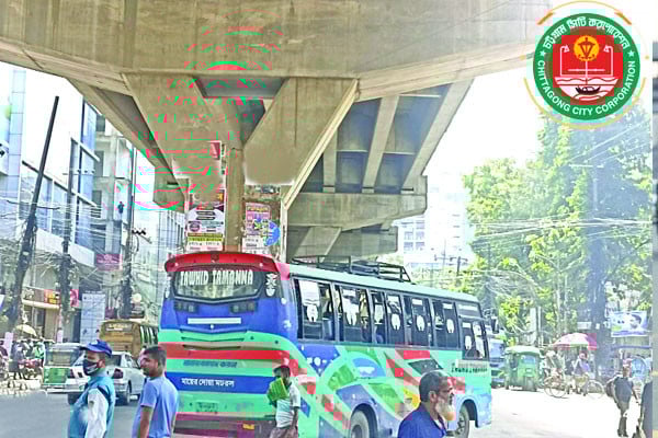 পথচারীদের দুর্ভোগ চরমে