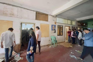 চট্টগ্রামে এনসিপির নেতৃত্বে আওয়ামী লীগ কার্যালয় দখল
