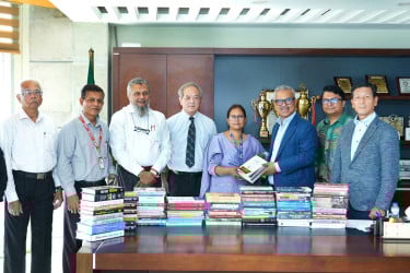 বিইউএফটি সেন্ট্রাল লাইব্রেরিতে ১০১ বই উপহার