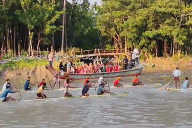 ঝালকাঠিতে ভেলা বাইচ প্রতিযোগিতা অনুষ্ঠিত