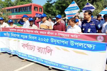 দিনাজপুরে জাতীয় নিরাপদ সড়ক দিবসে র‌্যালি
