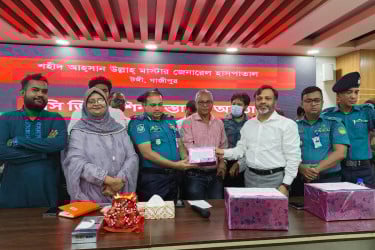 টঙ্গী সরকারি হাসপাতালে ইসিজি মেশিন হস্তান্তর