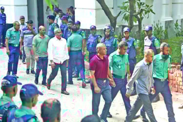 কারাগারে ১৫ সেনা কর্মকর্তা