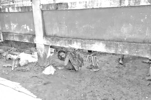 চলার রাস্তায় দেয়াল অবরুদ্ধ ছয় পরিবার