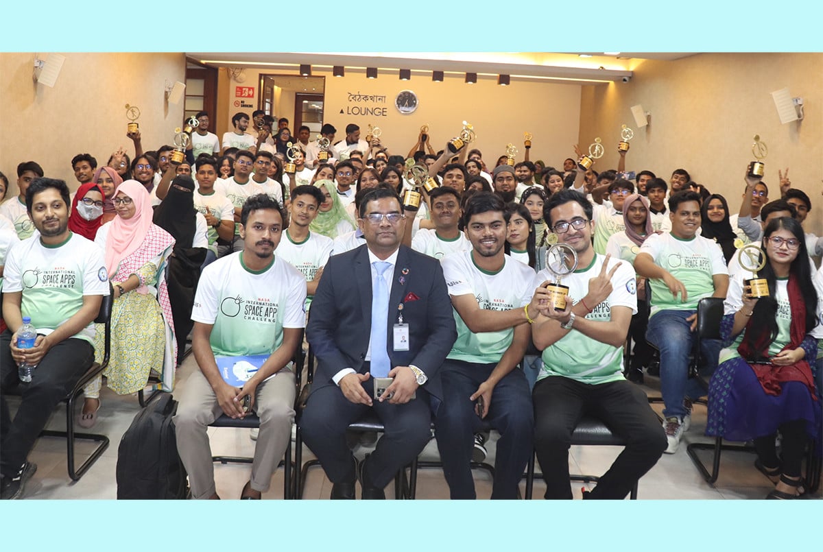 নাসার বাংলাদেশ পর্ব বিজয়ীদের হাতে পুরস্কার তুলে দিলেন বেসিস প্রশাসক