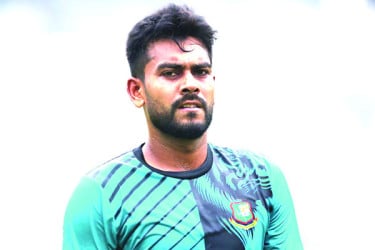 প্রশ্নবিদ্ধ মিরাজের নেতৃত্ব