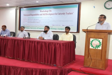 জ্ঞাননির্ভর সমাজ গঠনে শিক্ষকদের পেশাদারিত্ব অপরিহার্য : ডুয়েট উপাচার্য