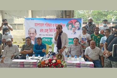 নারায়ণগঞ্জে মনোনয়ন প্রত্যাশী বাবুলের উগ্যোগে হাসপাতালে ডেঙ্গু কীট প্রদান