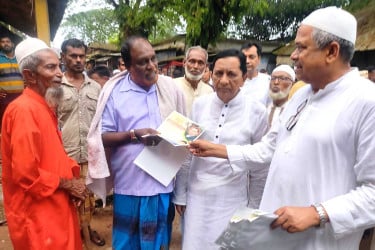 শ্রীপুরে বিএনপির ৩১ দফার লিফলেট বিতরণ