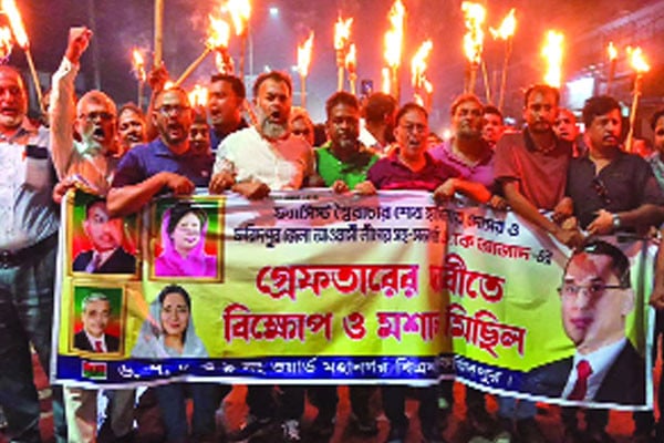 এ কে আজাদের গ্রেপ্তার দাবিতে বিএনপির মশালমিছিল