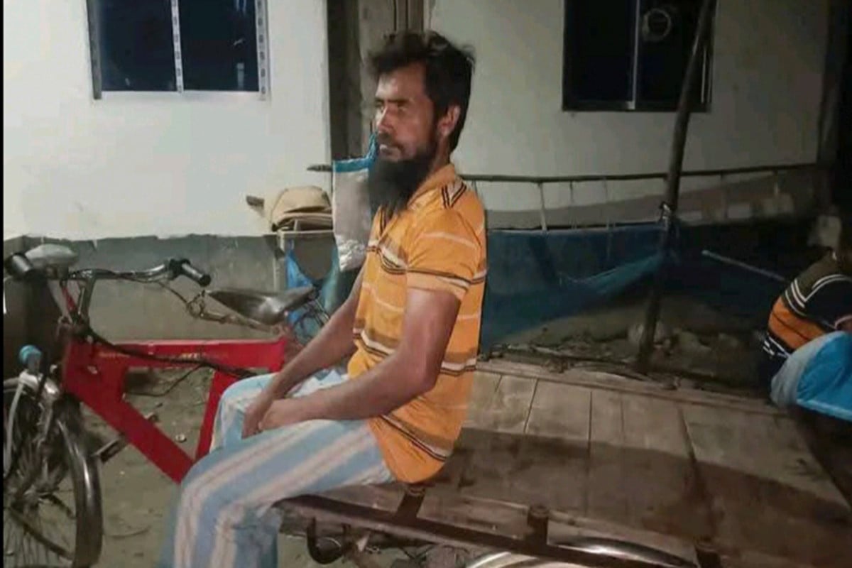 পুলিশের সহায়তায় চুরি হওয়া ভ্যান ফিরে পেলেন হাফিজ শেখ