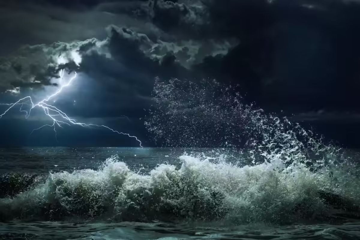বঙ্গোপসাগরে সৃষ্টি হচ্ছে ঘূর্ণিঝড় মন্থা