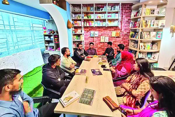 কফিশপে বইয়ের মেলা