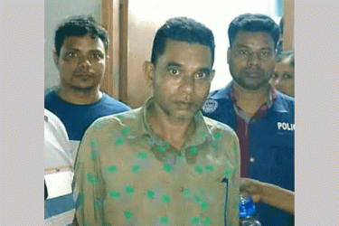চাকরির প্রলোভনে লাখ লাখ টাকা হাতিয়ে নিতেন এই শিক্ষক