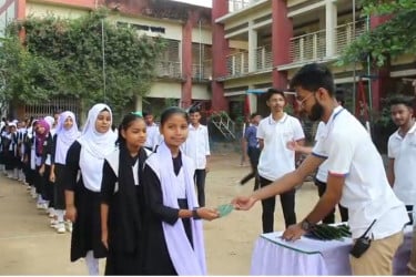 সুপারি খোলের রাজ্যে কলা গাছের গেট, কাঁঠাল পাতার পাসপোর্ট!