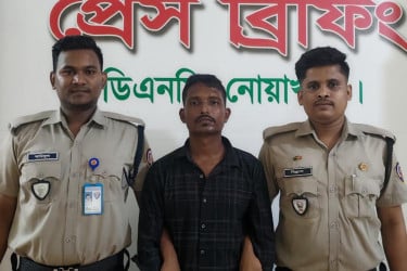 নোয়াখালীতে ইয়াবা পাচারের অভিযোগে যাত্রীবাহী বাসের সুপারভাইজার গ্রেফতার