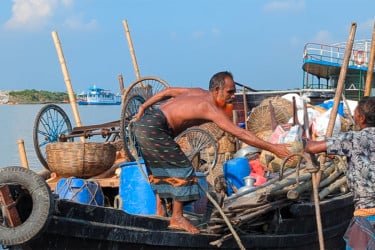 দুবলার চরে শুরু শুটকি মৌসুম, সাগরে নামছেন ১০ হাজার জেলে