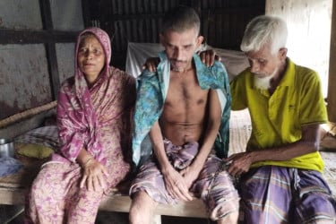 প্রায় এক যুগ ধরে শেকলবন্দি মামুন