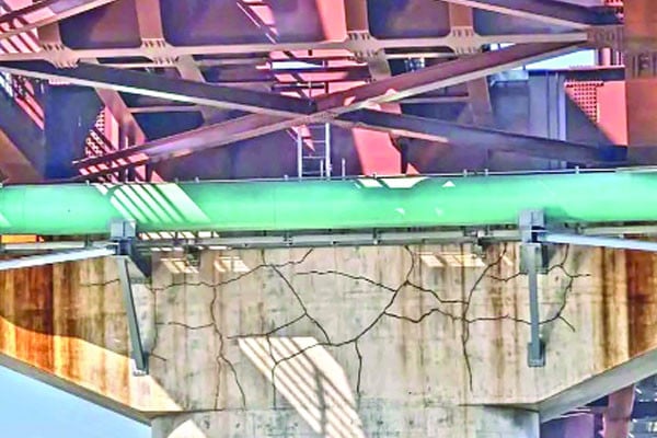যমুনা রেলসেতুর পিলারে ফাটল!