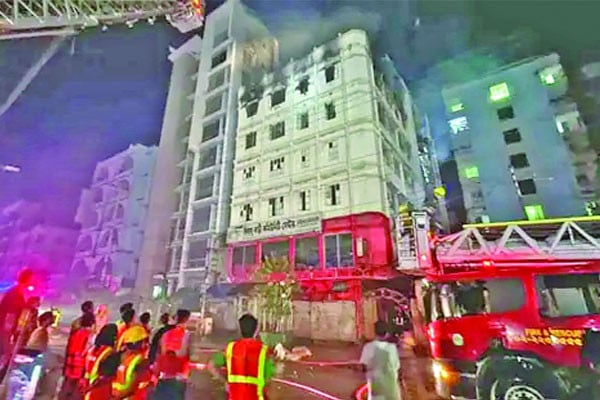 এবার মিরপুরে পোশাক কারখানায় আগুন