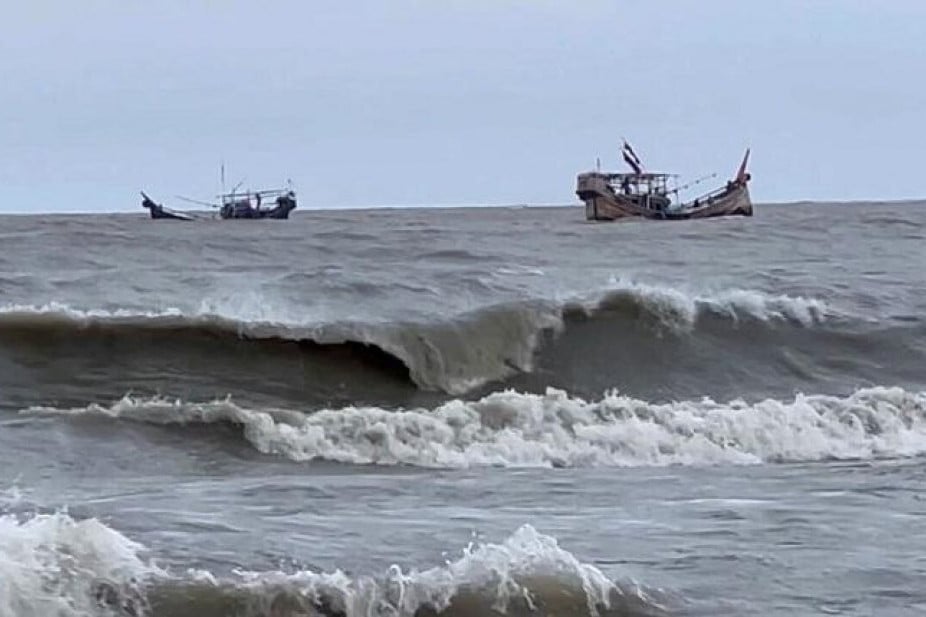 লঘুচাপ রূপ নিতে পারে নিম্নচাপে, বৃষ্টির আভাস