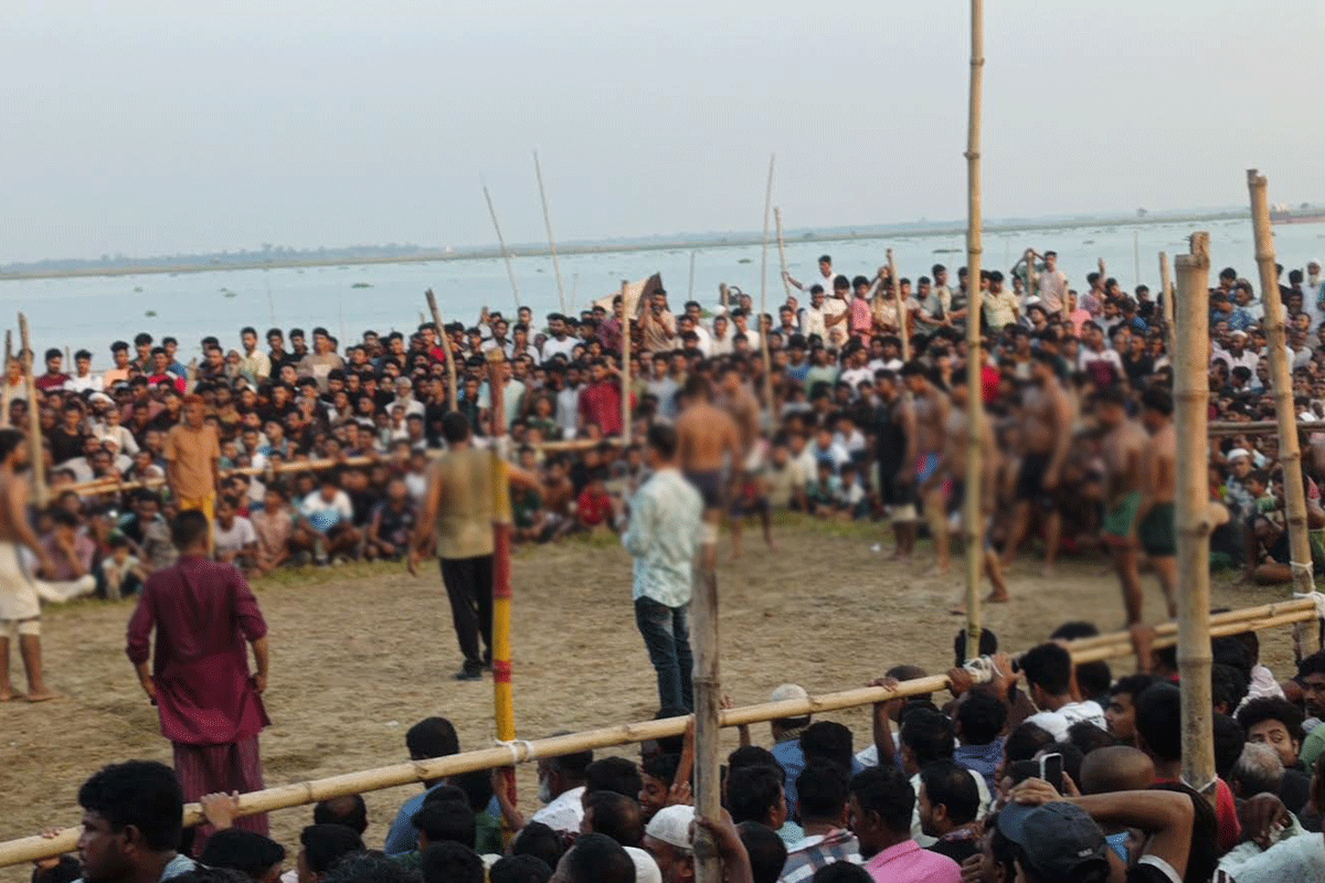 সোনারগাঁয়ে কাবাডি খেলায় হাজারো দর্শক, ফিরে এলো হারানো ঐতিহ্য