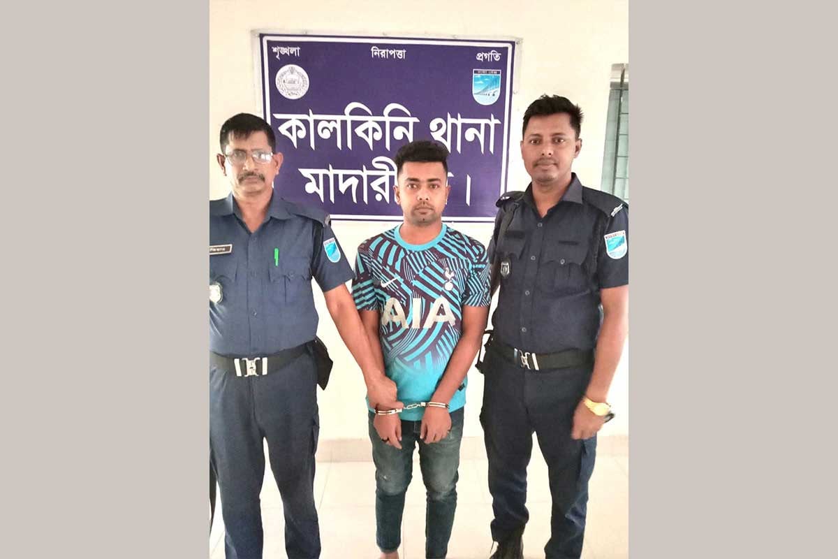 কালকিনিতে নিষিদ্ধ ছাত্রলীগ নেতা গ্রেপ্তার
