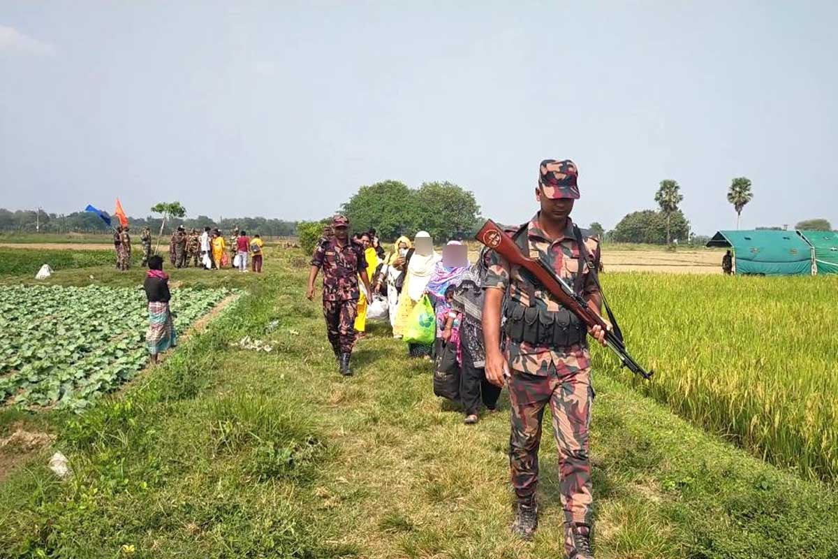 গাংনী সীমান্তে ৬০ জনকে হস্তান্তর করল বিএসএফ