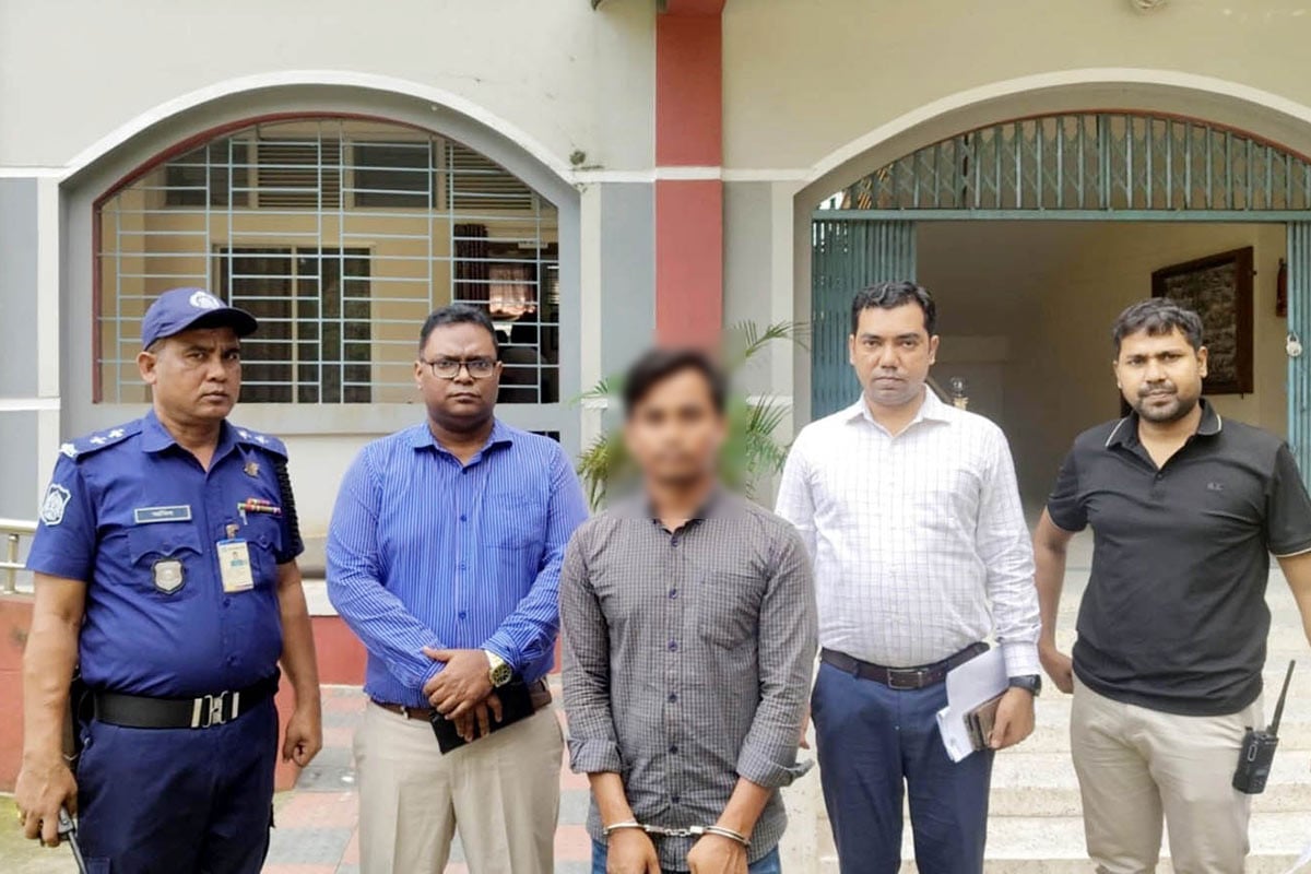 প্রশ্নের সেট ‘পদ্মা’ হলে দিতে হবে কাশি, বারবার কাশতে গিয়ে ধরা পড়লেন পরীক্ষার্থী