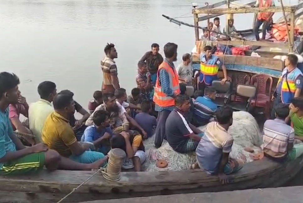 কলাপাড়ায় ২৬ জেলে আটক
