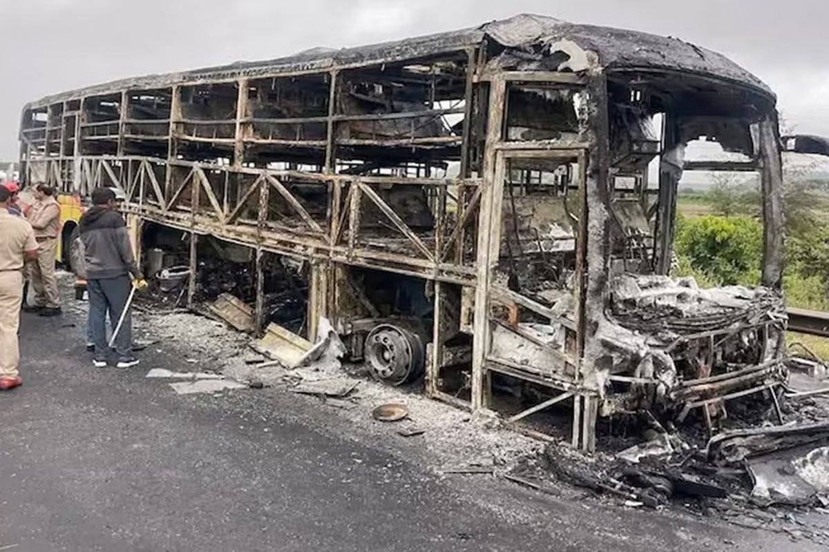 বাসে ছিল ২৩৪টি স্মার্টফোন, ২০ জনের প্রাণহানিতে থাকতে পারে ব্যাটারি বিস্ফোরণের প্রভাব